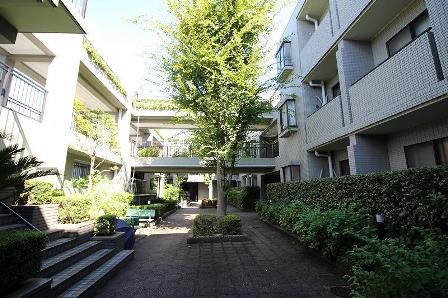藤和富士見台ホームズ (1)｜藤和富士見台ホームズは平成4年築、3階建て低層マンションです。