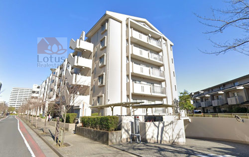 コンドミニアム小松川五番館1号棟 (2)｜1号棟は5階建てです。エレベーターがあります。