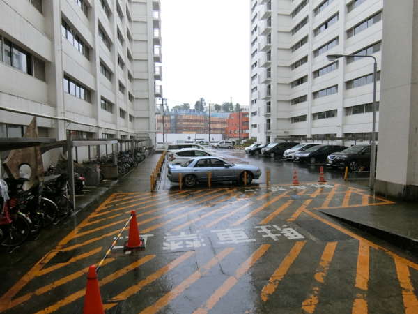 高田馬場住宅外観共用部追加4｜駐車スペース。