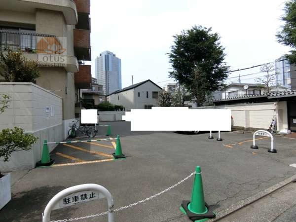 中野本町マンション外観共用部9｜駐輪場と合わせておおきなもののになっています。