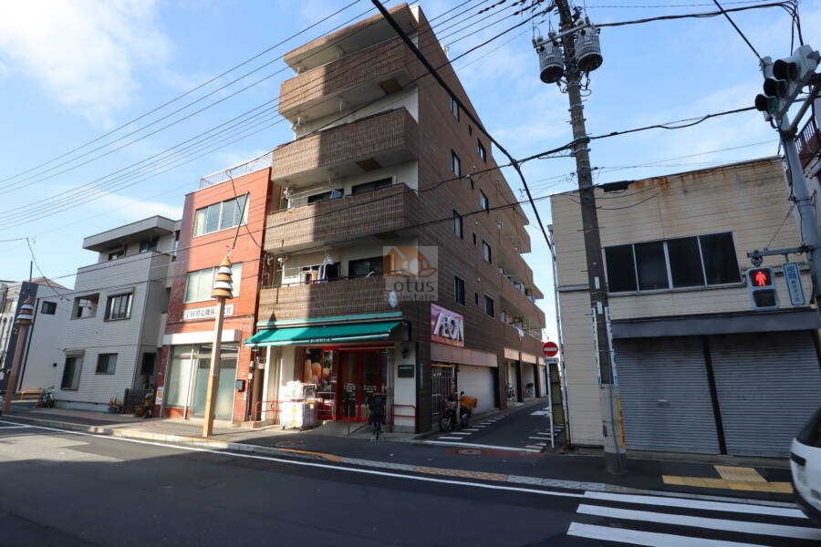 ライオンズマンション一之江外観1｜ライオンズマンション一之江は、5階建てで、茶色のタイル張りです。