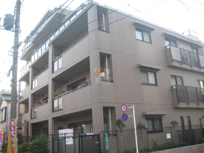 アルファグランデ葛西外観２｜アルファグランデ葛西の北西側ファサードです。角地に面しており、採光や通風に配慮された開放感ある配置が特徴です。
