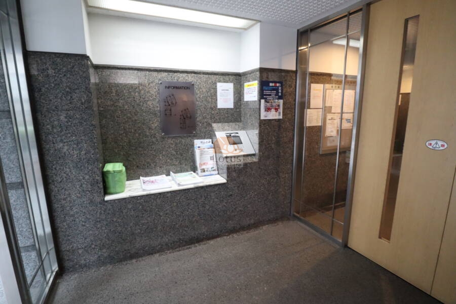 デリード日本橋箱崎共用部｜エントランスはオートロック設置済みです。