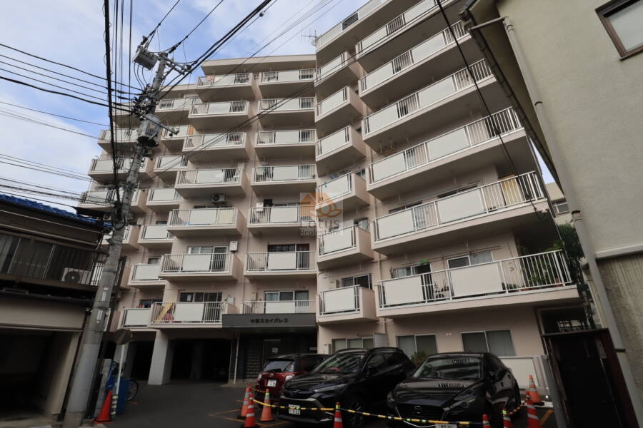 中野スカイパレス外観2｜中野スカイパレスは８階建てのマンションです。