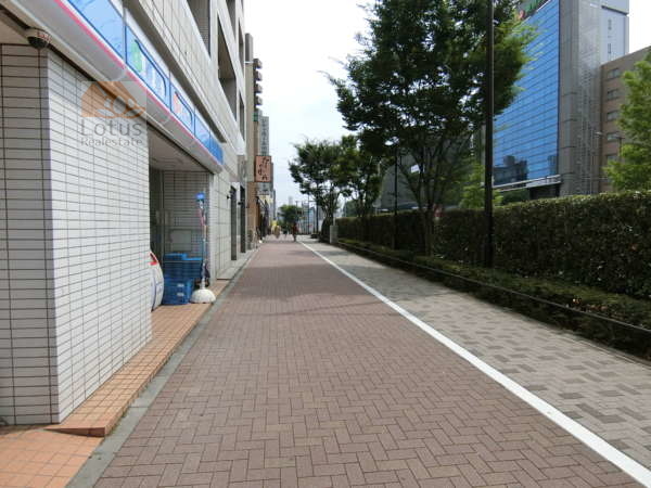山手通り｜山手通りを南下します。首都高速道路が地下化されたおりに街路も整備されました。