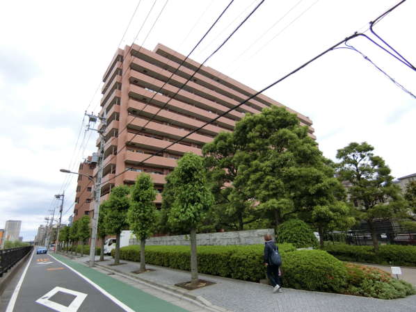 コスモ西大島グランステージ外観・共用部2｜コスモ西大島グランステージは都営新宿新「西大島」駅より徒歩８分です。近くに小名木川が流れ環境良好です。