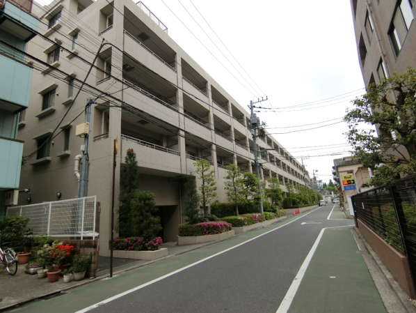 小石川ザレジデンスイーストスクエア外観・共用部3｜小石川ザレジデンスイーストスクエアは「後楽園」駅、「春日」駅から徒歩９分程の静かな住宅地にあります。