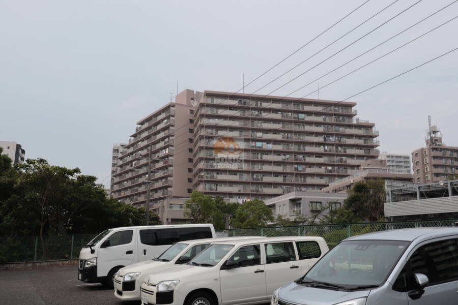 東陽町ガーデニア外観｜遠方からの外観です。周辺に大きな建物はないので目立ちますね。最近は多くなりましましたがまだ少ないです。
