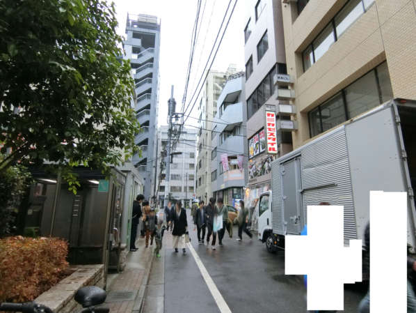 末広町ハイムアプローチ2｜２分くらい歩くと、物件が近づいてきます。