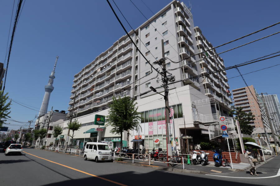 ライオンズマンション錦糸町第２外観2｜１階に２４時間営業のスーパー「マルエツ錦糸町店」が入っています。2階には100均「Can★Do マルエツ錦糸町店」があります。