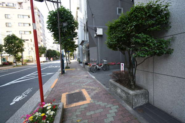 シーアイマンション浅草橋アプローチ｜浅草橋地区センターの手前の路地を右折します。