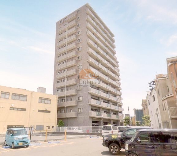 カインドステージ竹ノ塚外観３｜カインドステージ竹ノ塚は平成15年築、13階建てのマンションです。