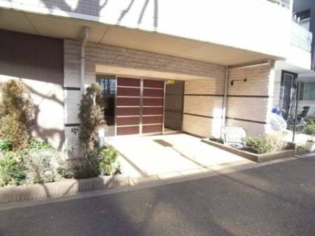 日神パレステージ高井戸西外観4｜エントランスはオートロック完備しています。