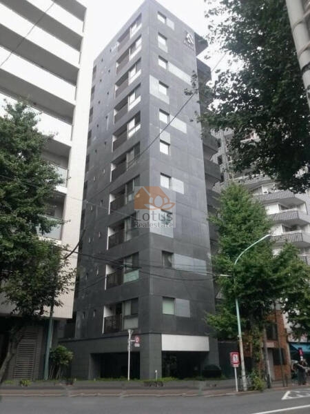 レックス目白プライムシティ外観１｜レックス目白プライムシティは、目白通り沿いの角地に立地します。マンション前には、都バス・関東バス・西武バスのバス停「目白五丁目」が有ります。