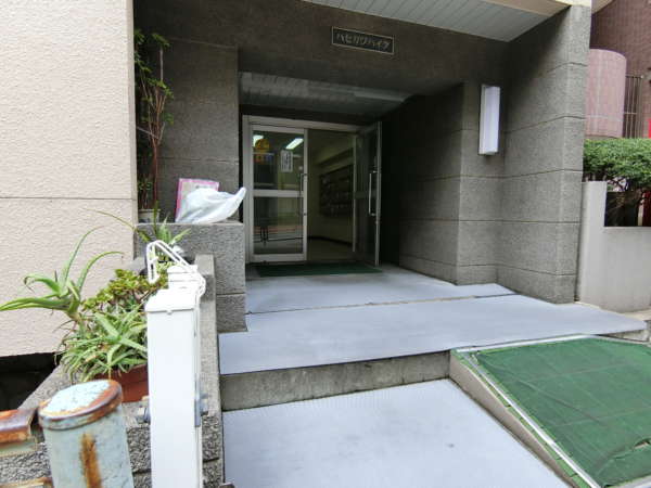 ハセガワハイツ外観共用部5｜エントランスです。