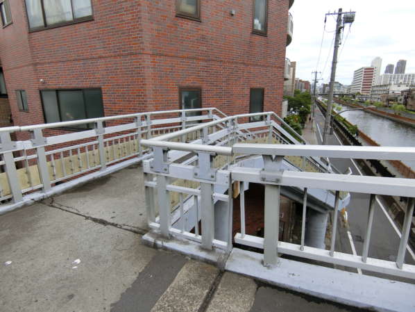 コープ野村大島アプローチ6｜報道協となっていますので右に、西大島方面に向かいます。