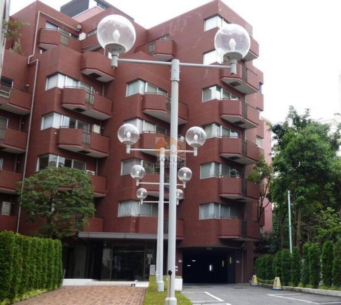 チュリス氷川坂_外観3｜温かみのある赤レンガ色の外観です。
