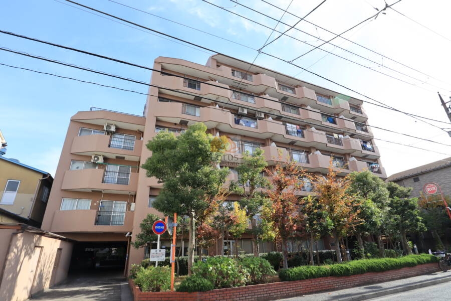 トーア平井マンション外観2｜このマンションは7階建てで、新耐震相当（基準適合）の建物です。