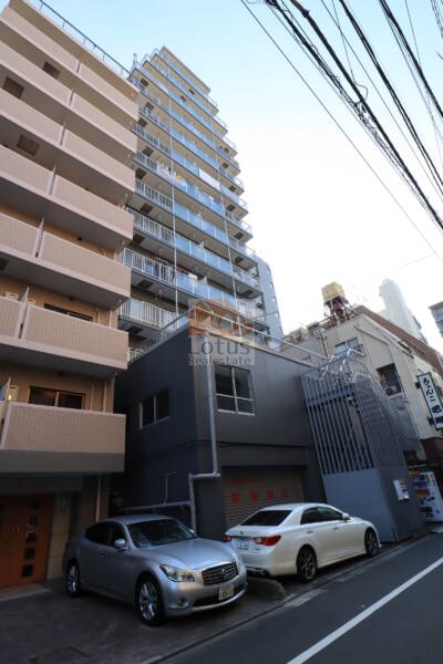 両国ダイヤハイツ外観2｜建物の北側は静かな路地に面しています。