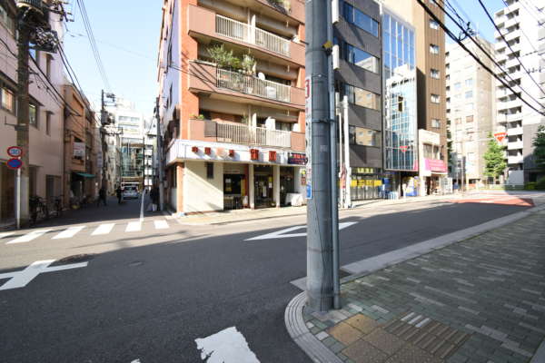 竹中シャルム外観共用部｜赤いタイルの建物が見えてきたらそれが竹中シャルムです。