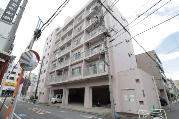 コーポ小名木川外観3｜一本入るとマンションが多い住宅地です。作業場などもありました。
