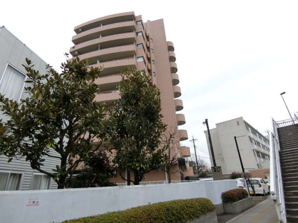 アーベイン赤塚外観共用部3｜アーベイン赤塚は平成２年築、地上１０階建てのマンションです。川越街道沿いにあります。地下鉄赤塚駅、下赤塚駅が徒歩圏内です。