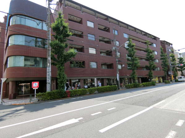 目白ガーデンハイツ外観共用部5｜目白通りは街路が整備されています。日本女子大にも近隣のエリアです。