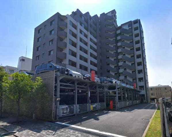 クレストフォルム東大島外観１｜敷地内には駐車場が完備されています。