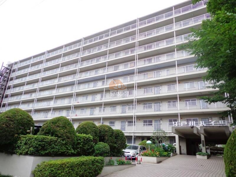 江戸川ハイツは昭和50年築、9階建てのマンションで、Ａ棟とＢ棟が有ります。