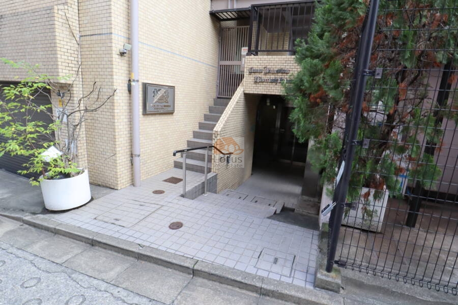 ライオンズマンション西新宿第８エントランス1