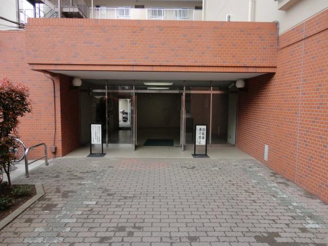 東大島ファミールハイツ２号館エントランス｜２号館のエントランスです。