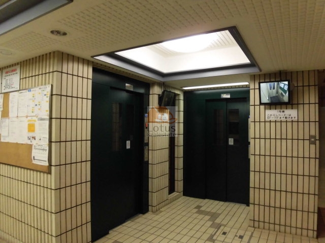 グリーンパーク新小岩共用部2｜エレベーターは2台ありスムーズです。