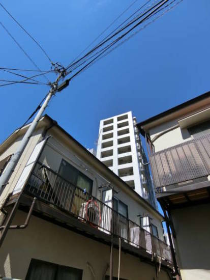 ダイナシティ新中野外観共用部1｜低層住宅地に面するため静かで、見晴らしは良好となっています。