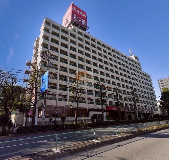 高井戸第二ハイホーム外観５｜高井戸第２ハイホームは環八通りに面していて、１階にはスーパー・オオゼキ高井戸店や高井戸天然温泉「美しの湯」がある大規模マンションです。