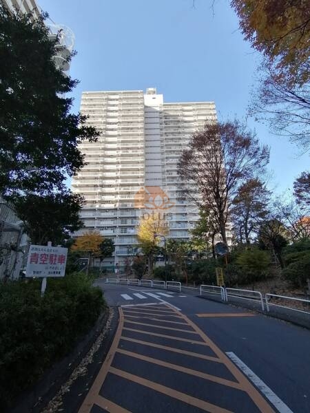 サンシティＤ棟 (3)｜サンシティＡ棟からＪ棟までの10棟とサンシティ東の丘の低層マンション全4棟の計14棟からなるマンション群です。