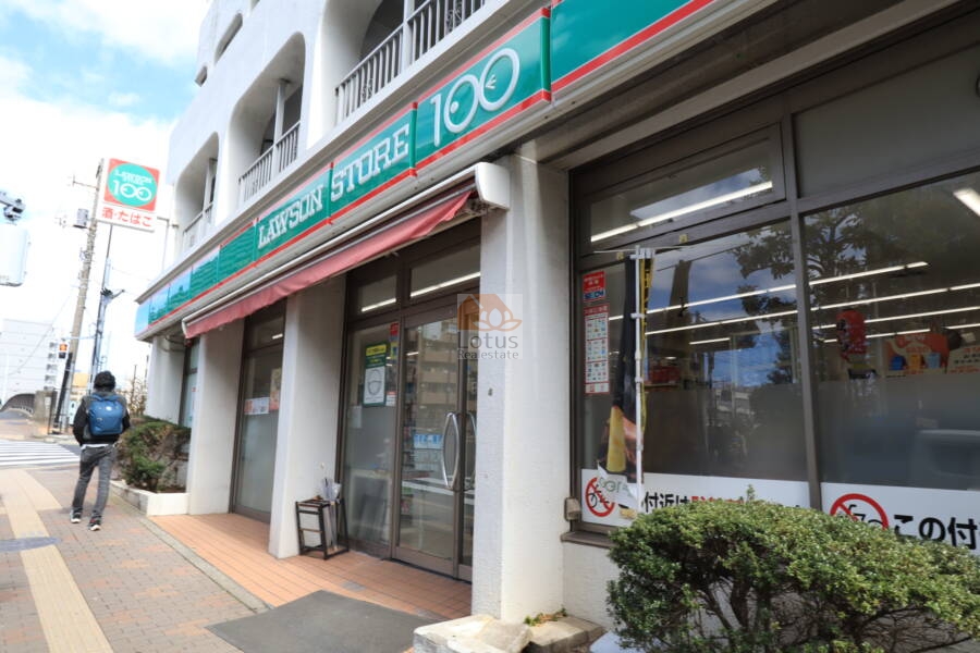 小名木川ハウス共用部9｜エントランス手前にはローソン１００が出店しています。たいへん便利です。
