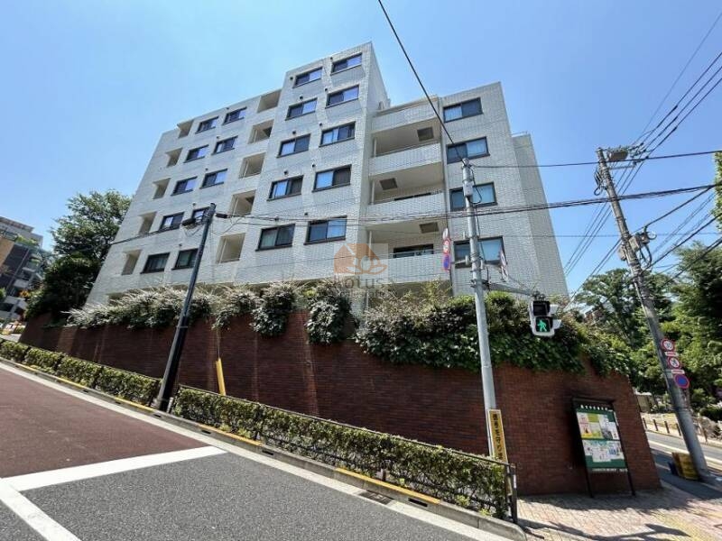 ジュウエル小石川外観７｜ジュウエル小石川は、東京都文京区小石川5丁目にある、1981年10月築の地上7階建て、全66戸のマンションです。