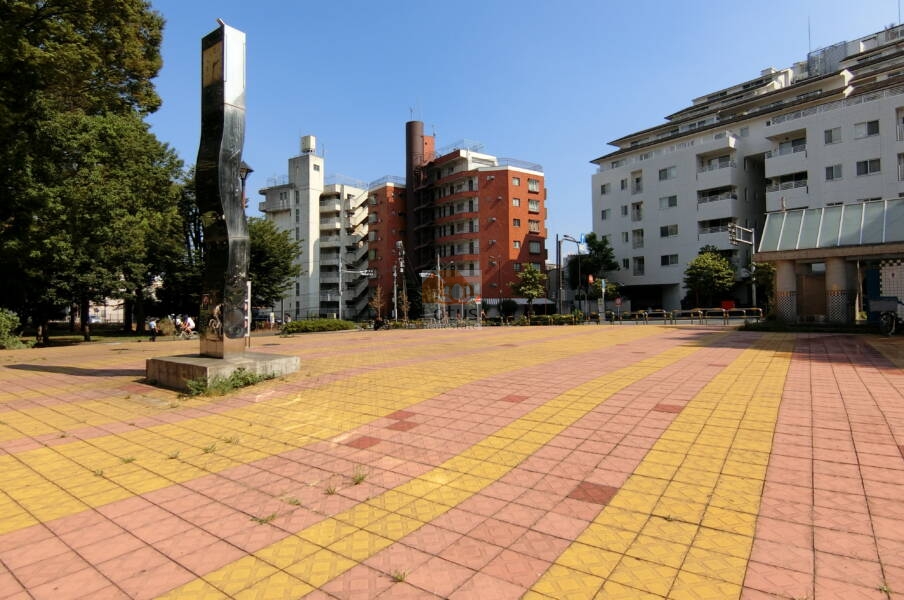 戸山公園｜大規模開発の内部に都立の戸山公園があり、市民の憩いの場になっています。