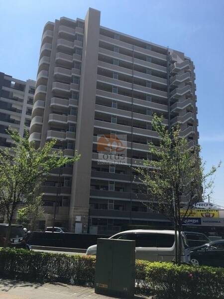アンビシャスプラザお花茶屋 (1)｜南側は国道6号・水戸街道に面しています。