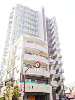 グローリオ千住新橋は平成１５年築の１４階建てマンションです。梅田通りに面しています。