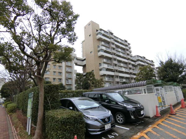 清新南ハイツ１２号棟外観｜パッと目に入ってくるのが１２号棟です。