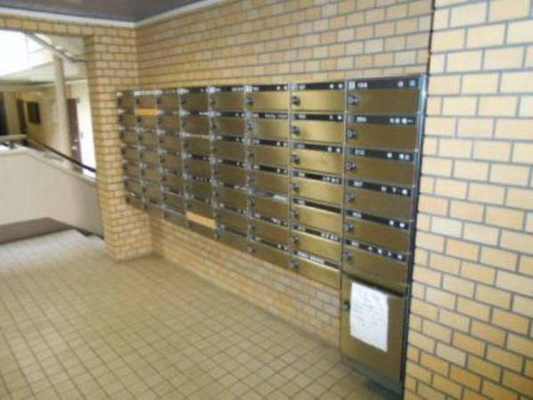 ルミネ方南町エントランス｜メールボックスです。