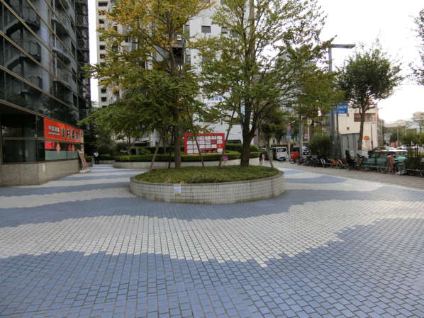 アイタウンレピア外観共用部13｜アイタウンの地下部分のアプローチです。大型再開発であります。