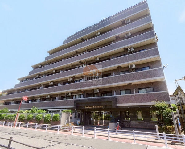 ライオンズマンション梅島中央公園外観６｜ライオンズマンション梅島中央公園は平成７年築、8階建てのマンションです。