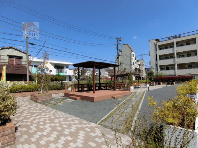 北砂四丁目住宅外観共用部34｜敷地の北側にはちょっとしたポケットパークが整備されています。きれいでした。