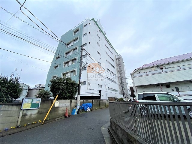 マンション和泉苑外観２｜マンション和泉苑は昭和４５年築の８階建てです。周辺は閑静な住環境です。