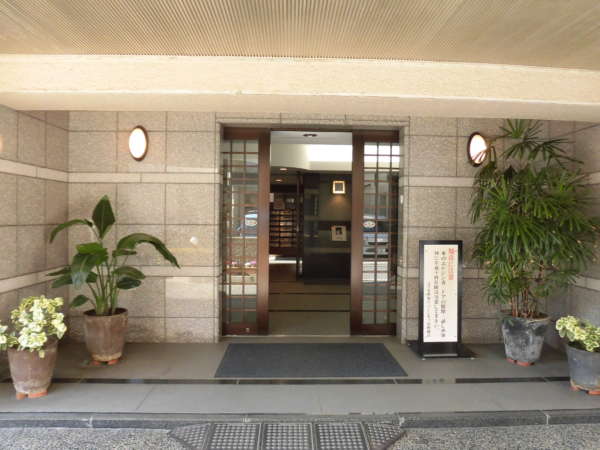 コスモ町屋リバーシティ エントランス２｜自動ドアで開閉します。