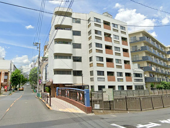 アビターレ西荻外観３｜１階にインド料理店が入っています。