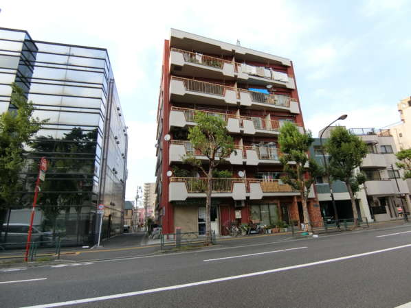 早稲田ガーデンハイツ外観共用部3｜早稲田ガーデンハイツは６階建てのマンションです。西早稲田駅、早稲田駅が徒歩圏内です。