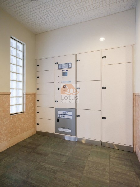 ライオンズマンション上池袋第２宅配ボックス｜宅配ボックスも設置されており、荷物の受け取りも便利です。